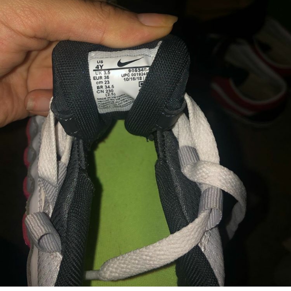 Nike shoes - Picture 2 of 4